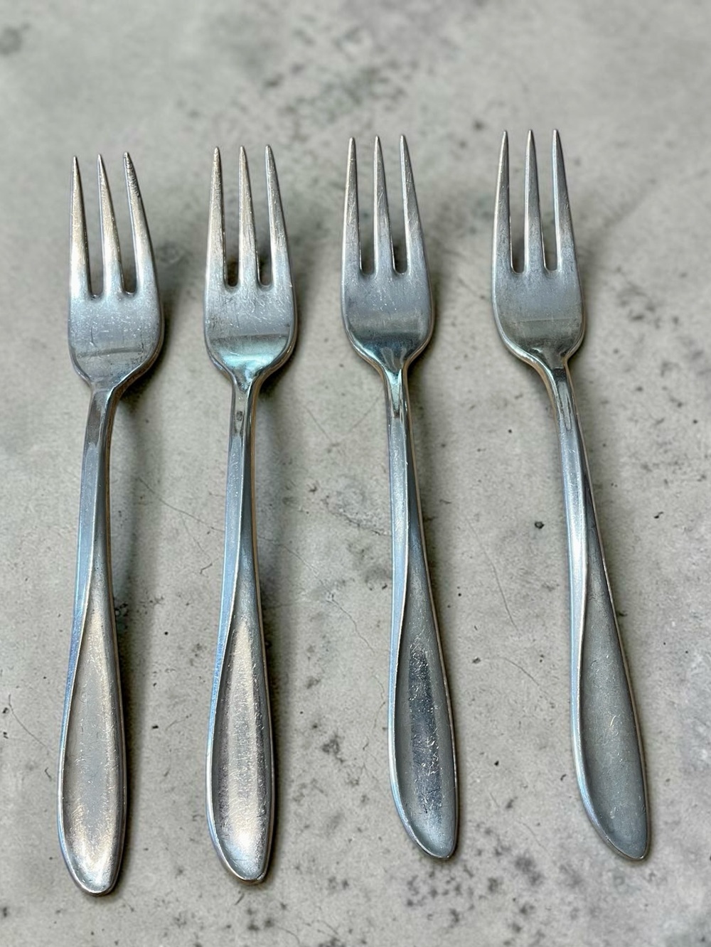 Holmes and Edwards silver plated dinner forks, set of 4, deep silver line,inlaid